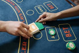 Permainan slot Aviator dan Sweet Bonanza ditampilkan di aplikasi mobile aibet365